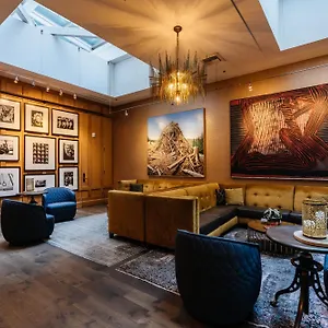 Hotel Lucia, A Provenance ****