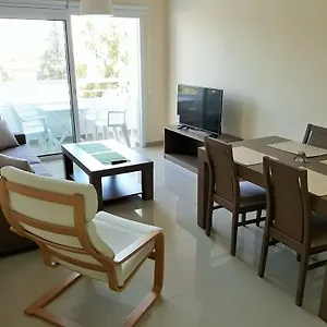 32 Hill Court Ларнака